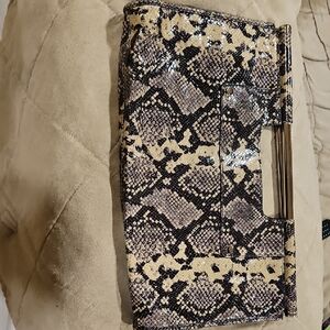Banana Republic SnakePrint Clutch Black&Tan/Chrome accent. Used 2x/Stellar Cond.